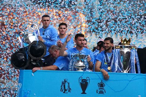 manchester city trophy parade